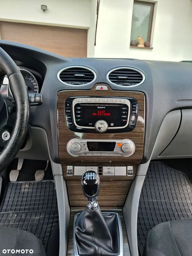 Ford Focus 2.0 TDCi Ghia DPF - 9
