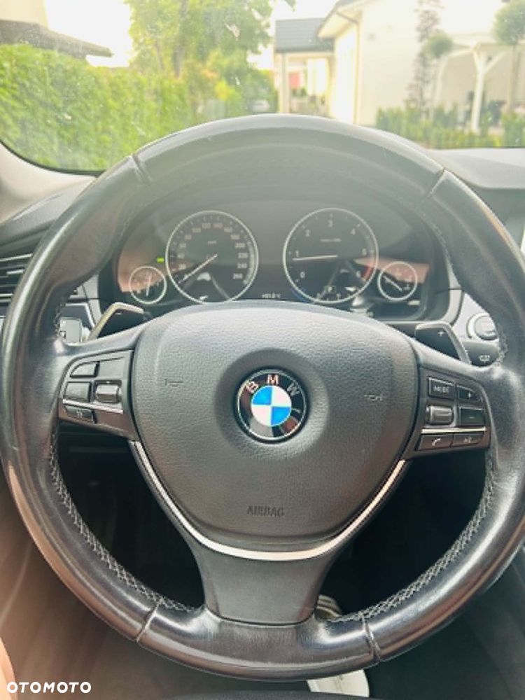 BMW Seria 5 520d xDrive - 11