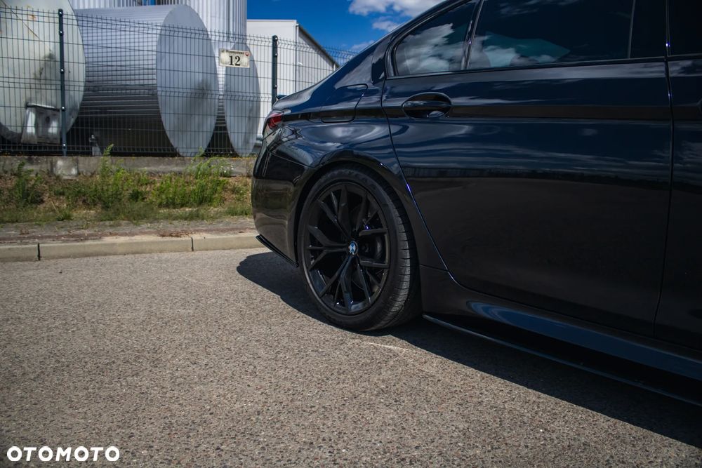 BMW Seria 5 M550i xDrive sport - 12