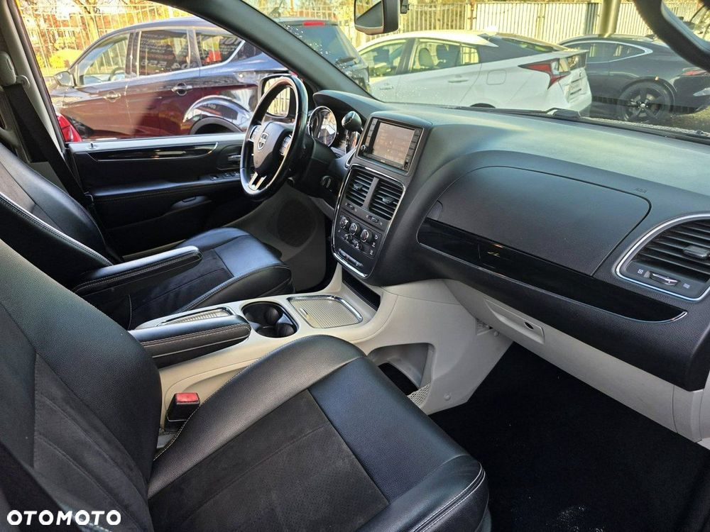 Dodge Grand Caravan - 24