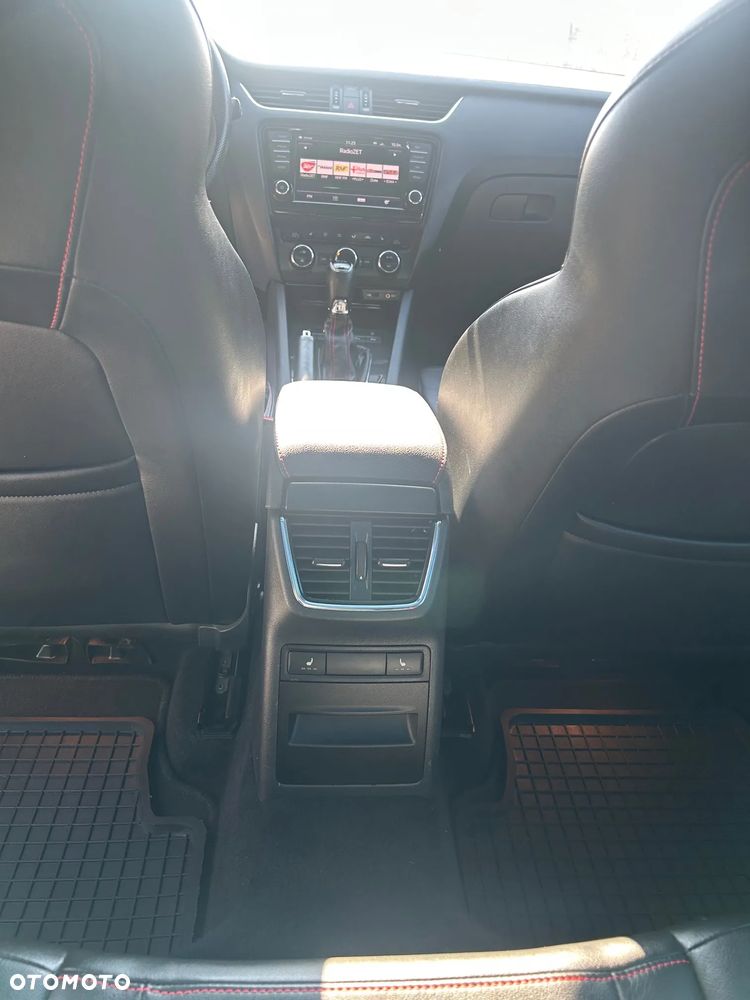 Skoda Octavia 2.0 TDI (Green tec) 4x4 DSG RS - 13