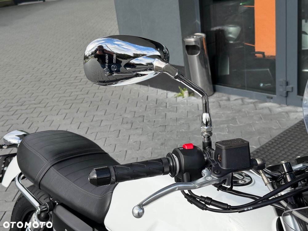 Moto Guzzi V7 - 24