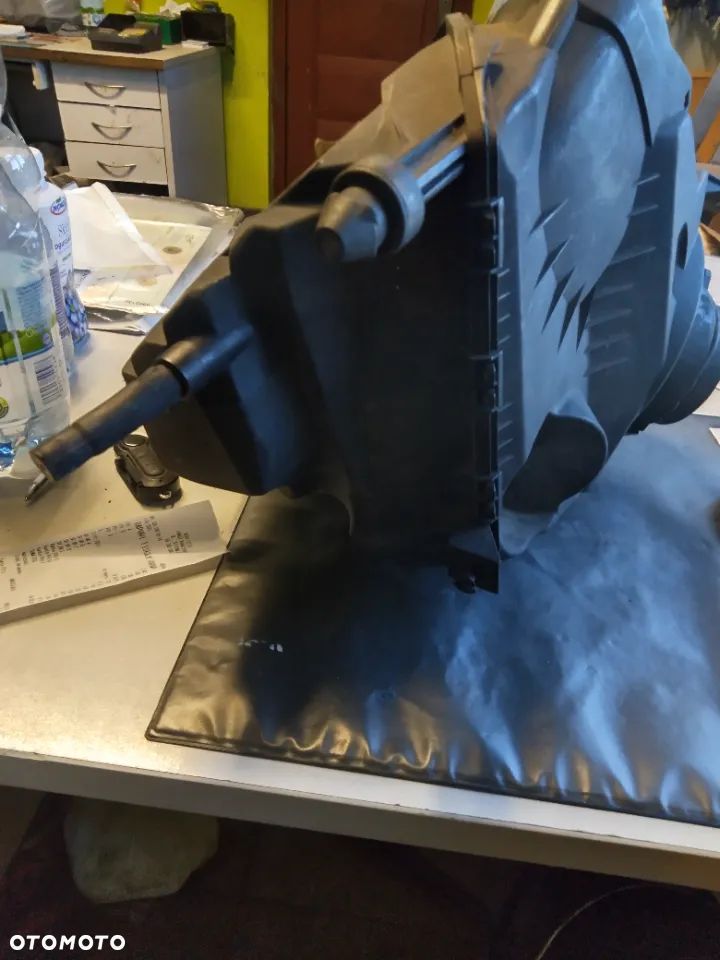 Obudowa filtra powietrza A6 C6 3.0TFSI - 2