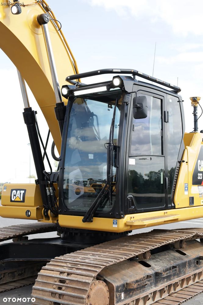 Caterpillar 323 - 19