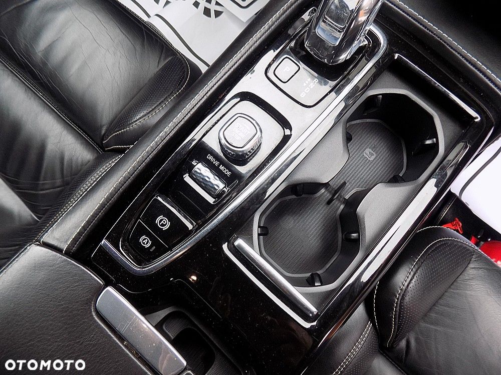 Volvo V90 T8 AWD Plug-In Hybrid R-Design - 20