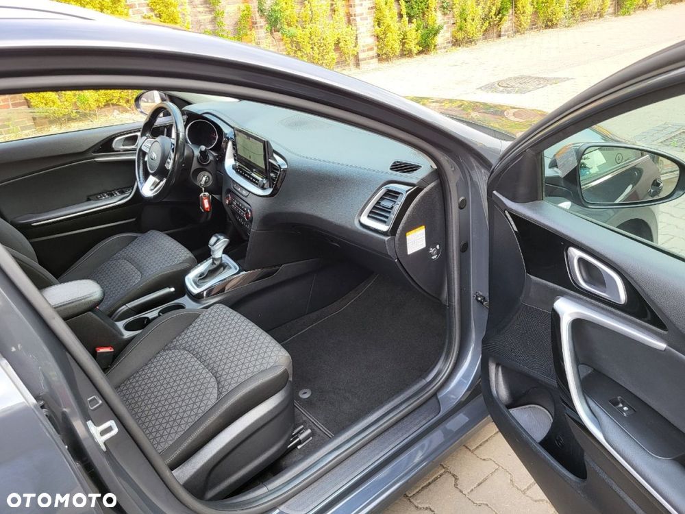 Kia Ceed - 32