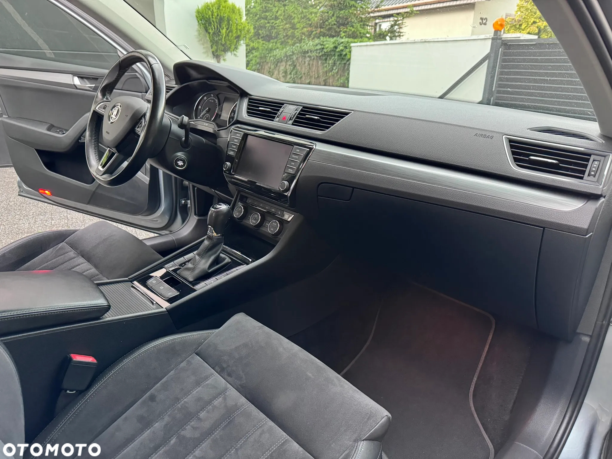 Skoda Superb 2.0 TDI Sportline DSG - 21
