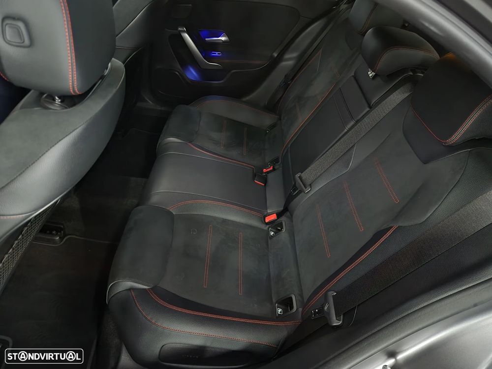 Mercedes-Benz A 250 Limousine e AMG Line - 23