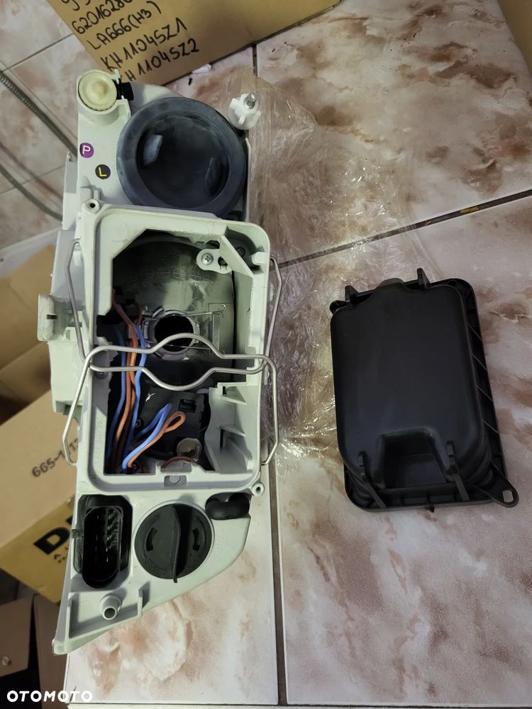 Reflektor Prawy  (H1/H7, elektryczny, z silnikiem, kolor wkładu: chromowany SKODA OCTAVIA II 02.04-06.13 - 4