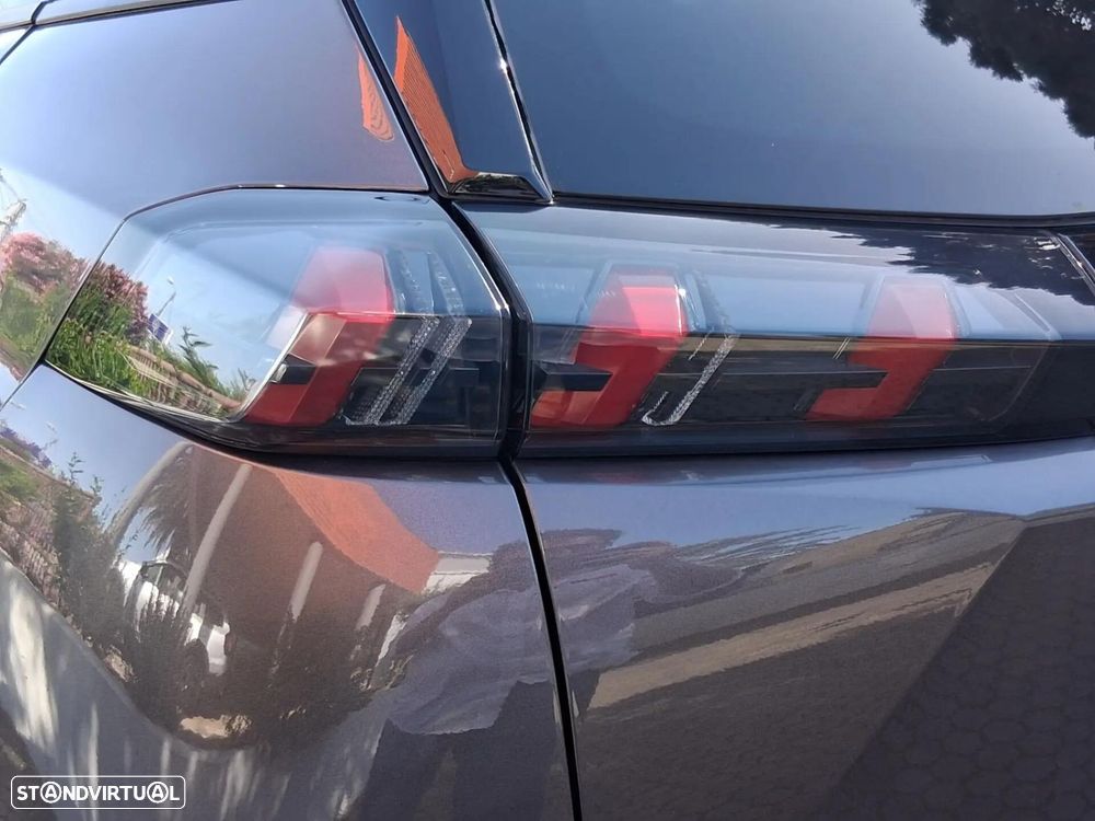 Peugeot 2008 1.2 PureTech Allure EAT8 - 23