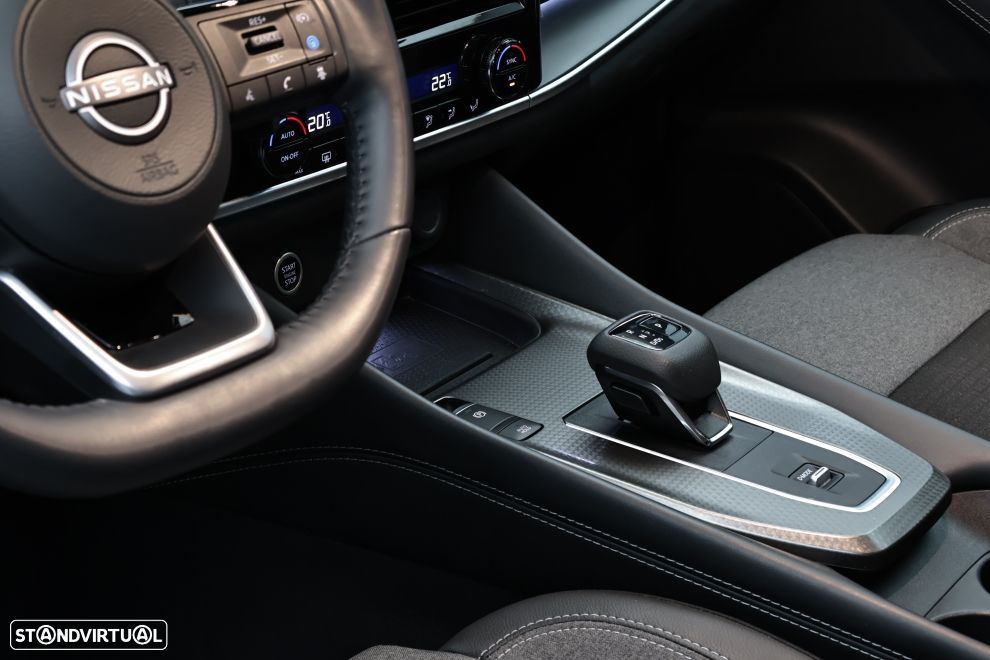 Nissan Qashqai 1.3 DIG-T N-Connecta Xtronic - 22