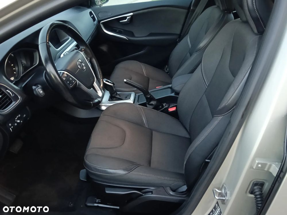 Volvo V40 Cross Country D3 Drive-E SCR Momentum - 14