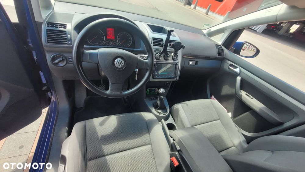 Volkswagen Touran 1.9 TDI DPF BlueMot Conceptline - 14