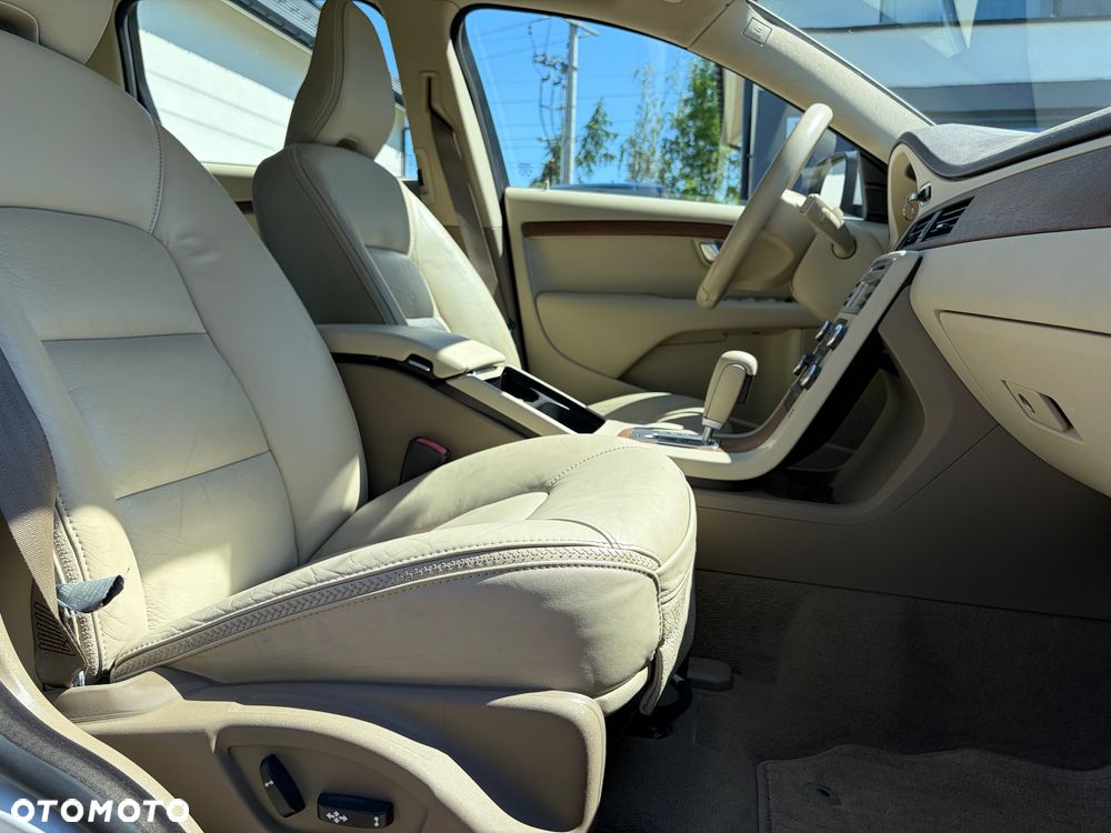 Volvo XC 70 - 30