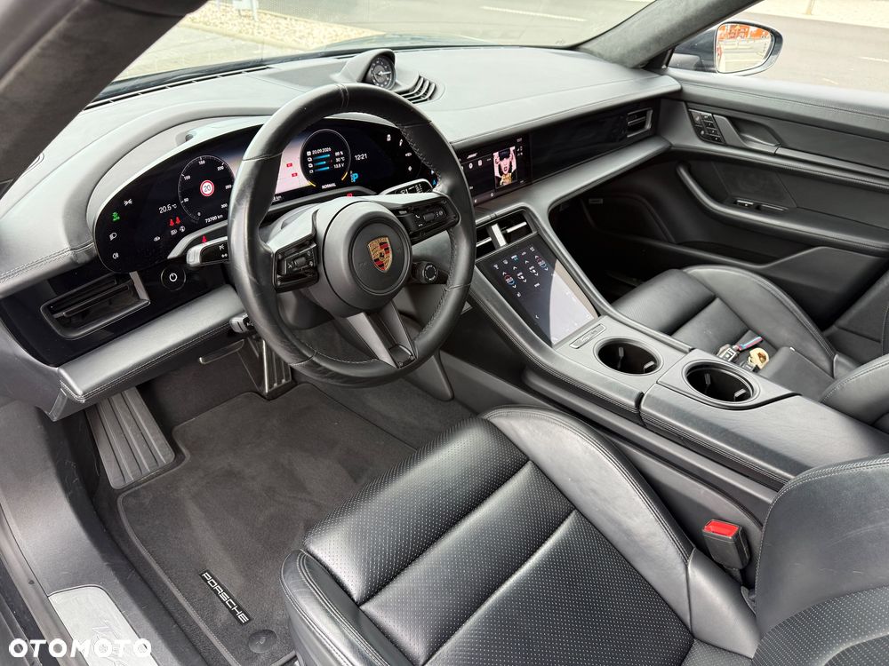 Porsche Taycan Turbo - 10