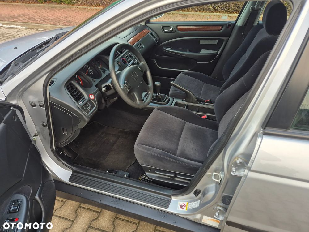 Honda Accord 1.8i LS - 10