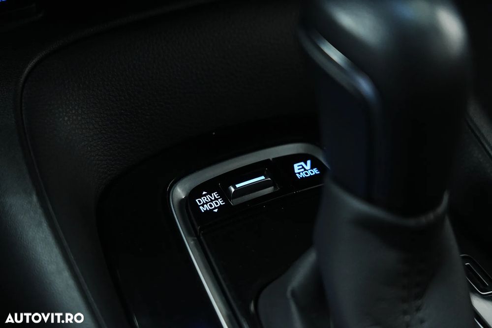 Toyota Corolla 1.8 HSD Business - 24