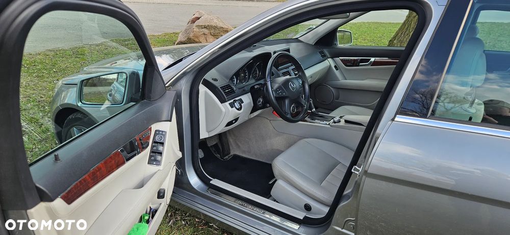Mercedes-Benz Klasa C 350 CGI 7G-TRONIC BlueEFFICIENCY Avantgarde - 7