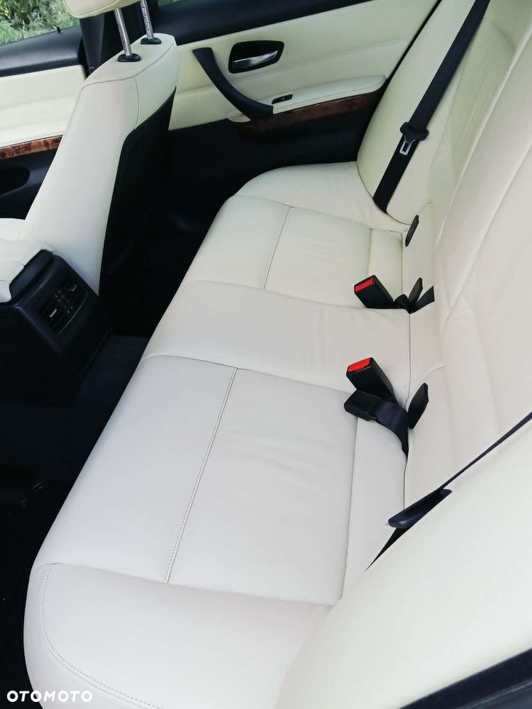 BMW Seria 3 320i - 8