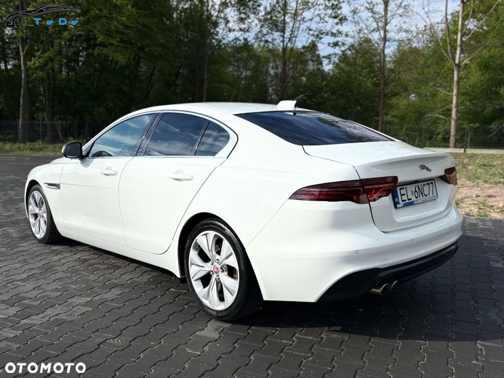 Jaguar XE 2.0 D R-Sport - 15