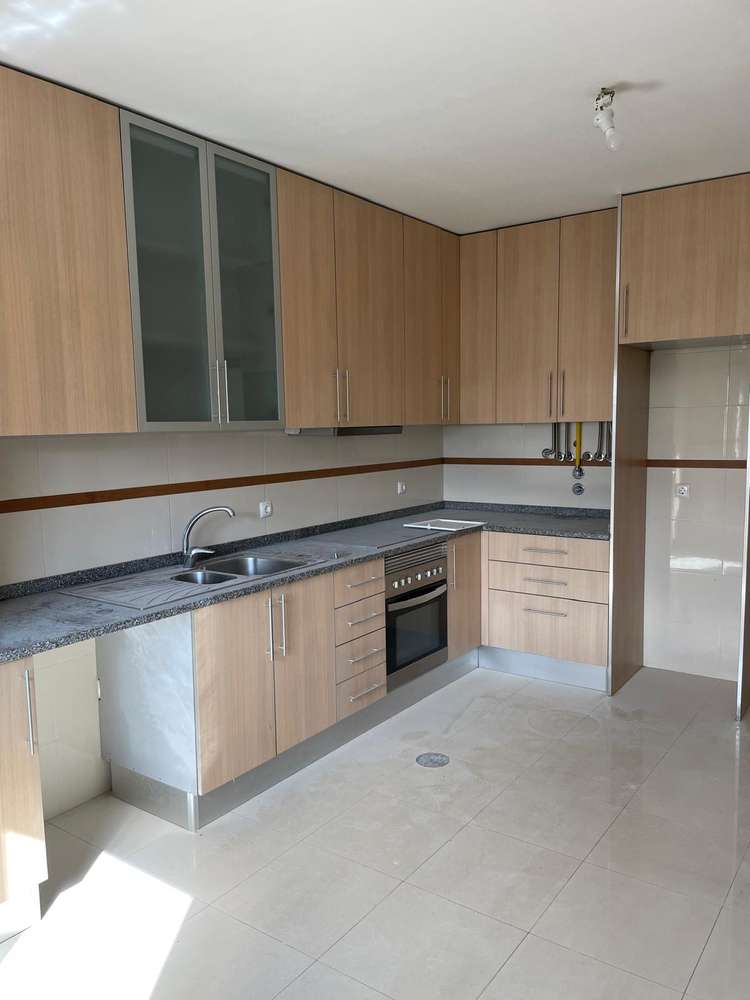 Apartamento T2 com garagem e elevador em Águeda - Grande imagem: 5/9