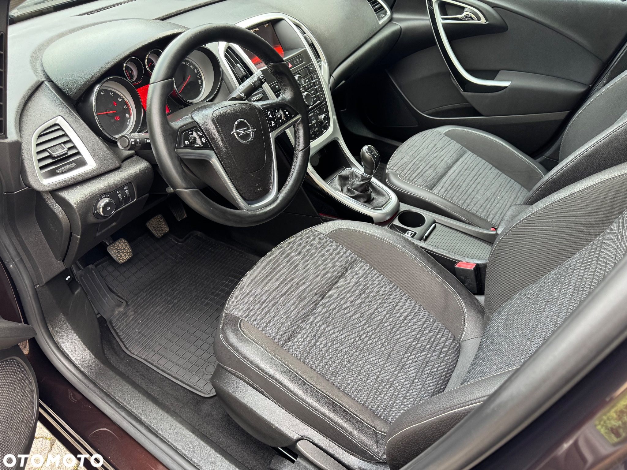 Opel Astra IV 1.4 T Cosmo - 16