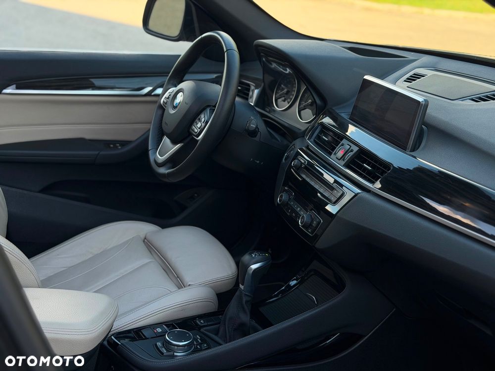 BMW X1 xDrive28i Sport Line - 16