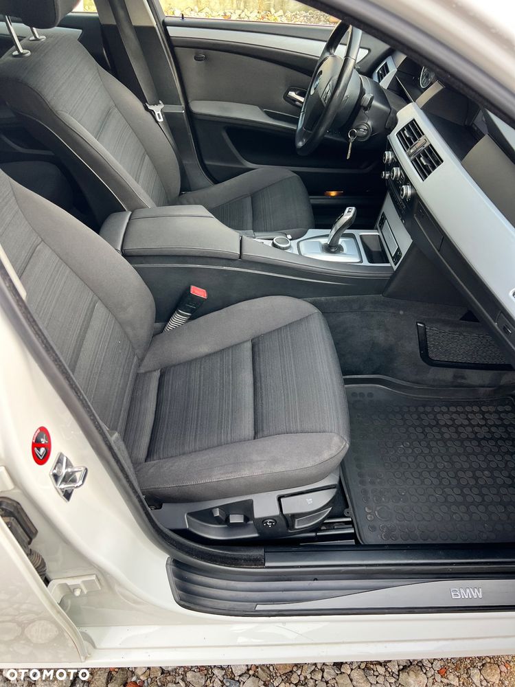 BMW Seria 5 525d - 16