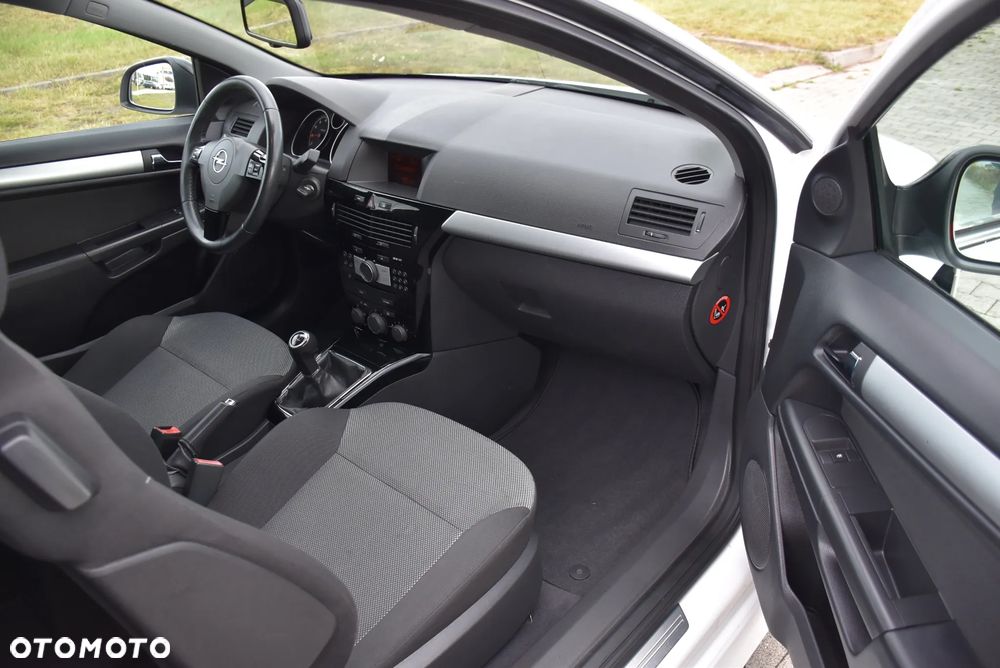 Opel Astra 1.6 Black&White - 20