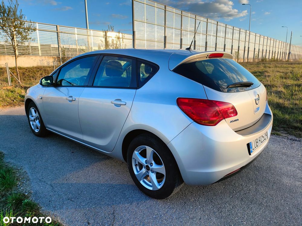 Opel Astra 1.6 - 5