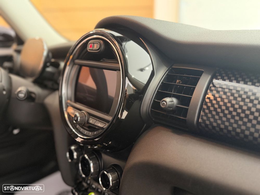 MINI 3 Portas Cooper SE Essential - 4