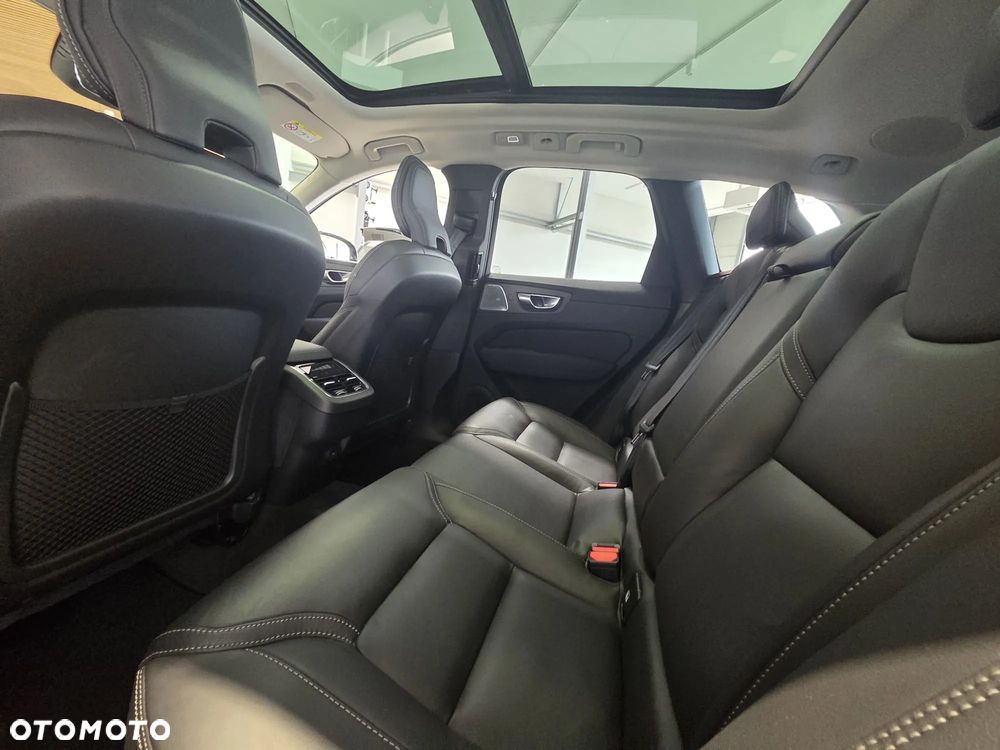 Volvo XC 60 B5 B AWD Ultimate Dark - 27