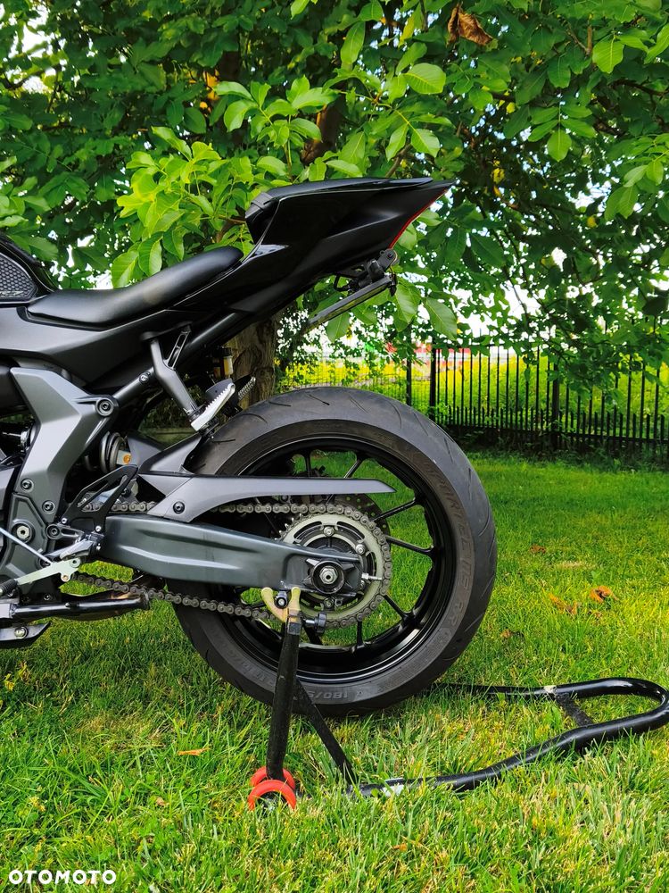 Yamaha R7 - 16