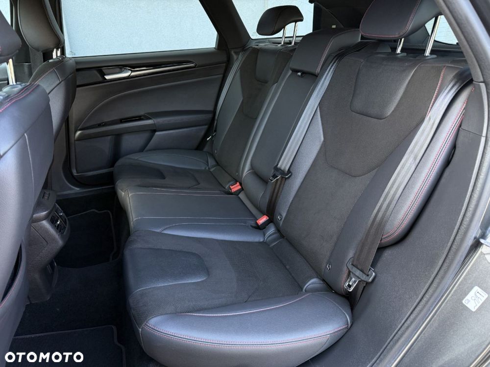 Ford Mondeo - 32