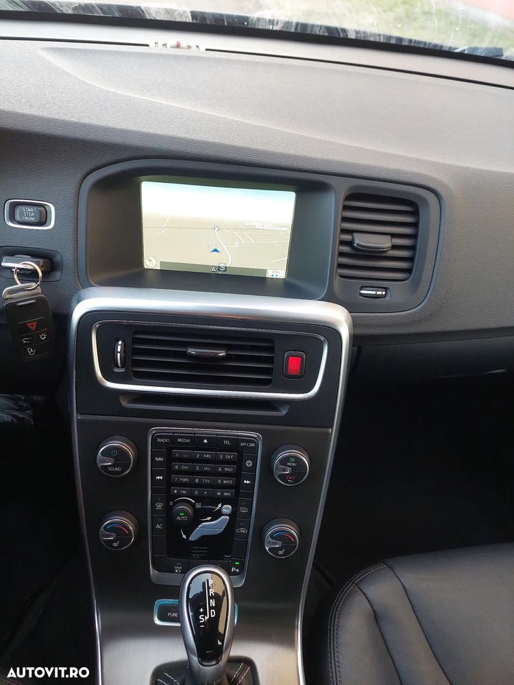 Volvo V60 D6 Plug-In-Hybrid AWD Geartronic Summum - 16