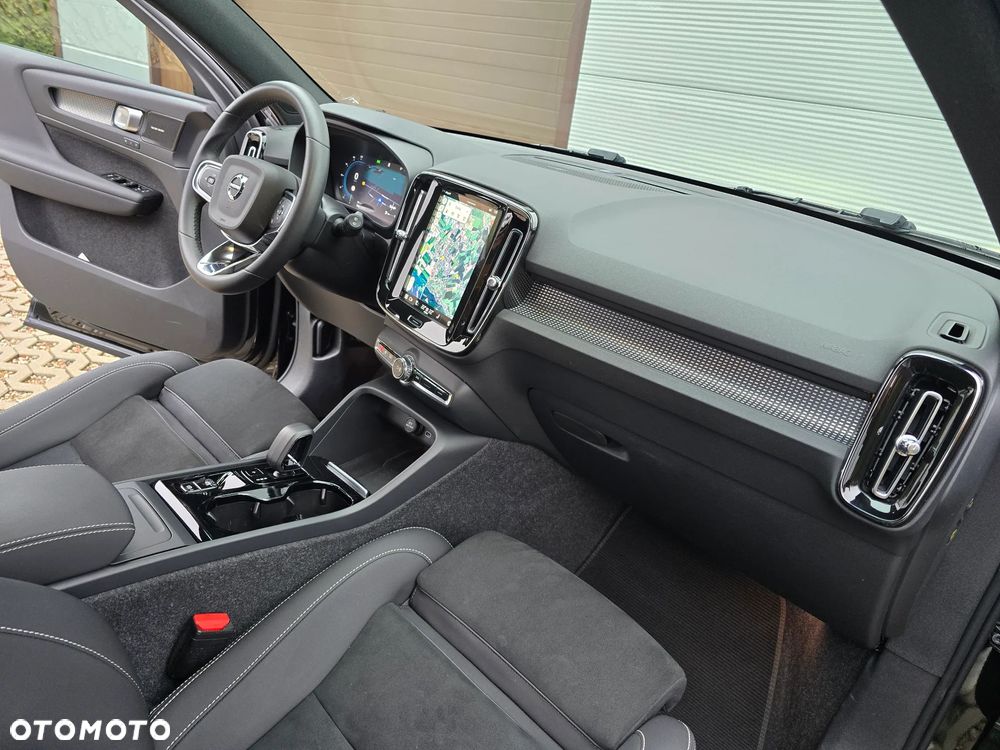 Volvo XC 40 B3 B DKG Plus Black Edition - 35