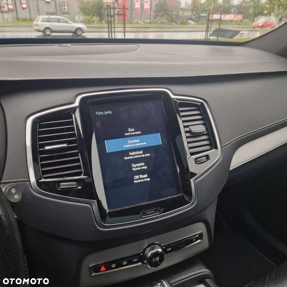Volvo XC 90 D5 AWD R-Design 7os - 28