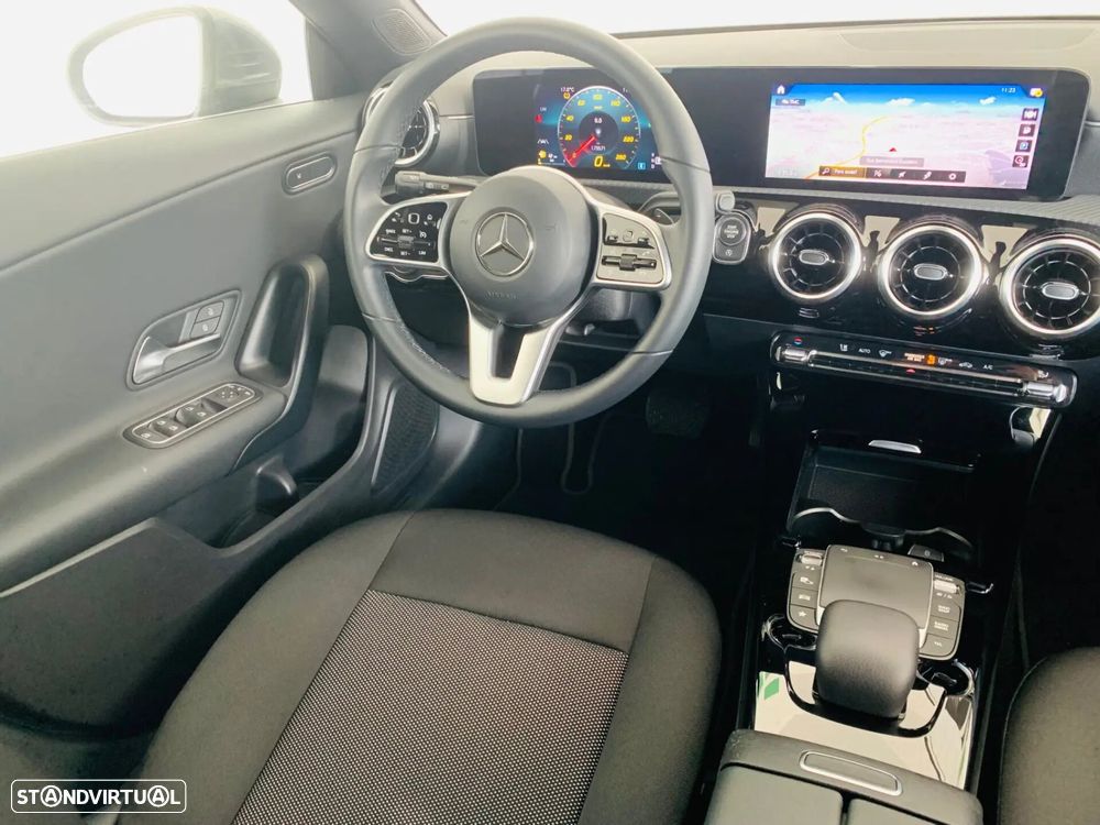 Mercedes-Benz CLA 180 7G-DCT Progressive - 34