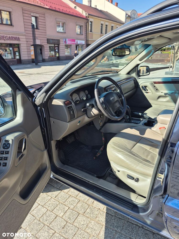 Jeep Grand Cherokee - 29