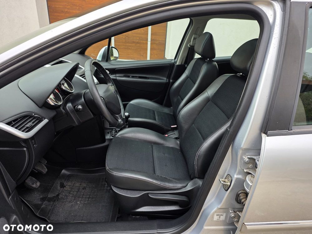 Peugeot 207 - 8
