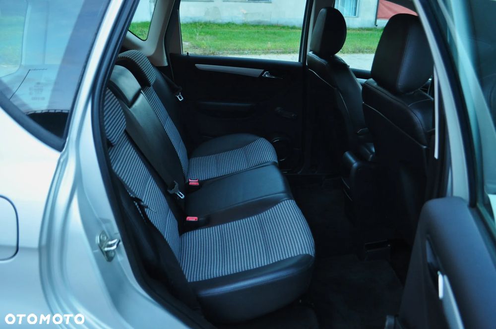 Mercedes-Benz Klasa A 150 Avantgarde Edition 10 - 25