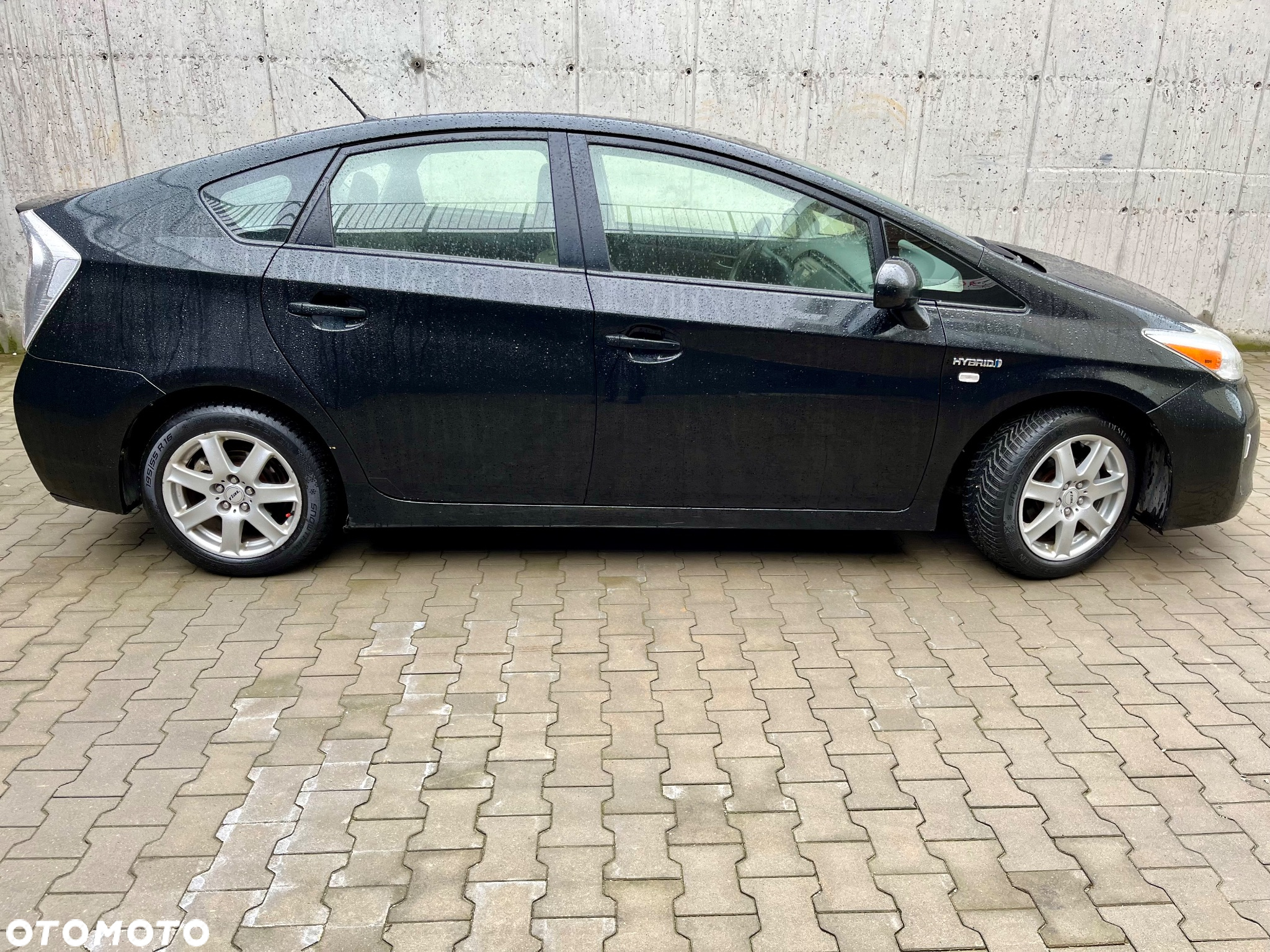 Toyota Prius (Hybrid) Comfort - 3