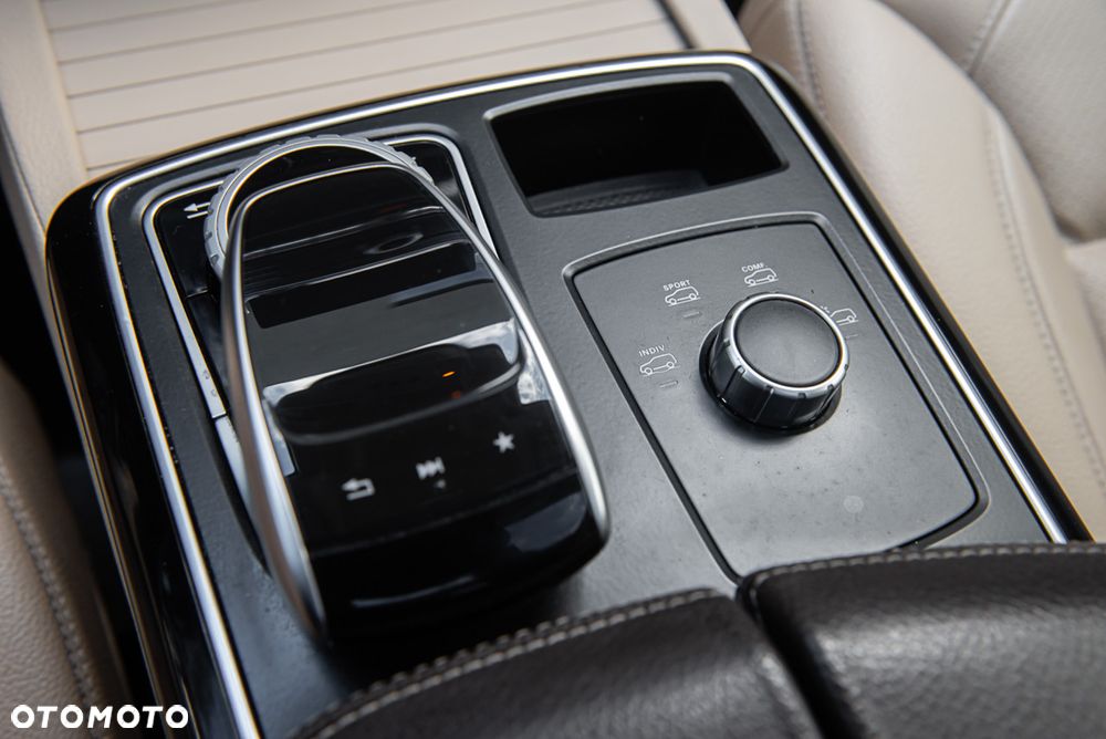 Mercedes-Benz GLE - 32