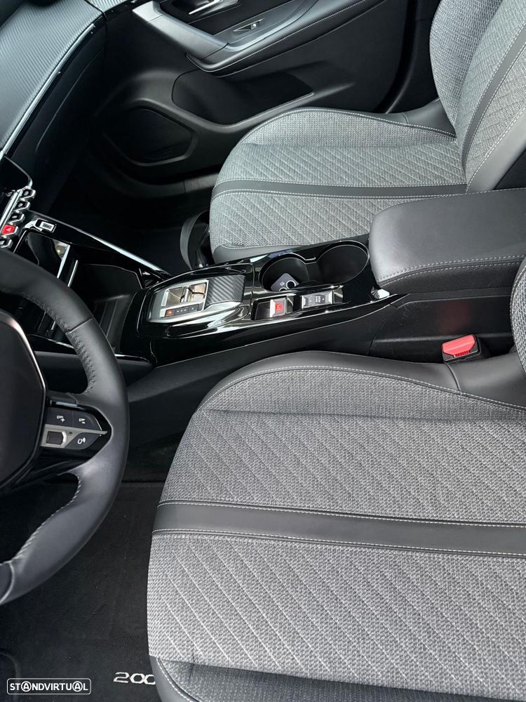 Peugeot 2008 - 8