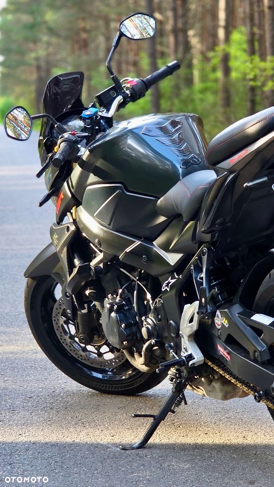 Suzuki GSR - 6