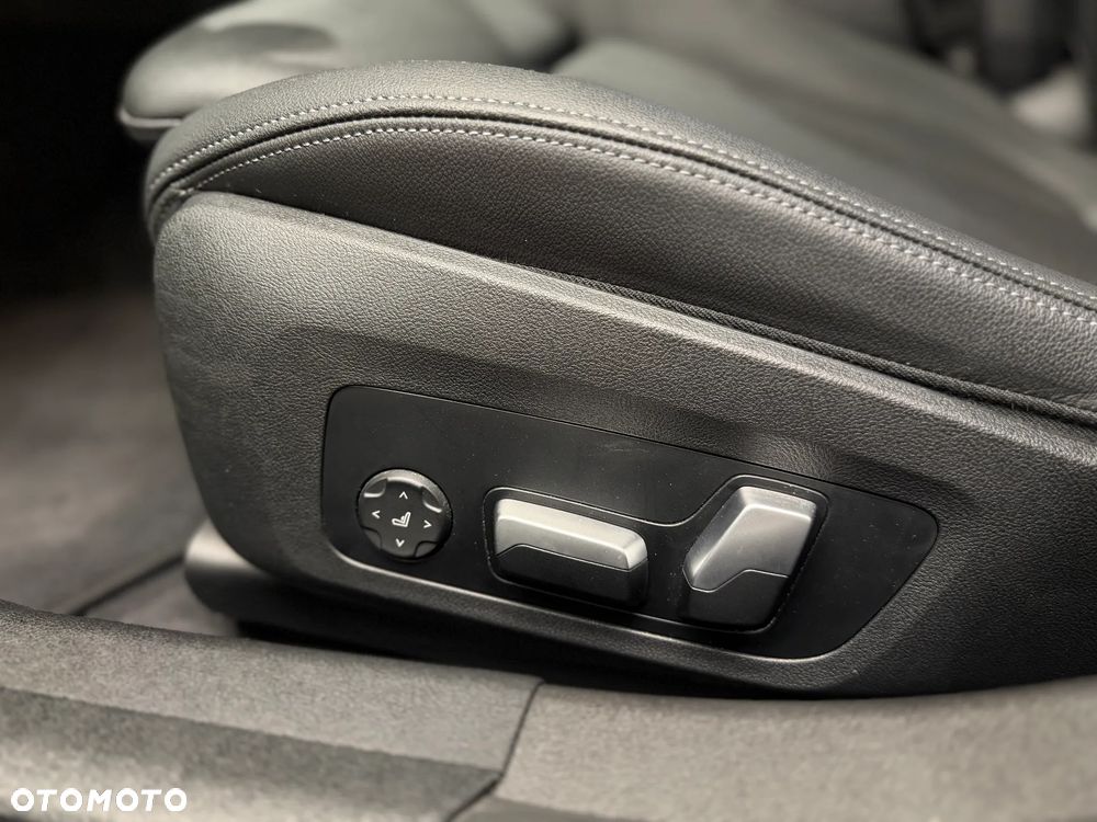 BMW Seria 3 330i xDrive M Sport sport - 13