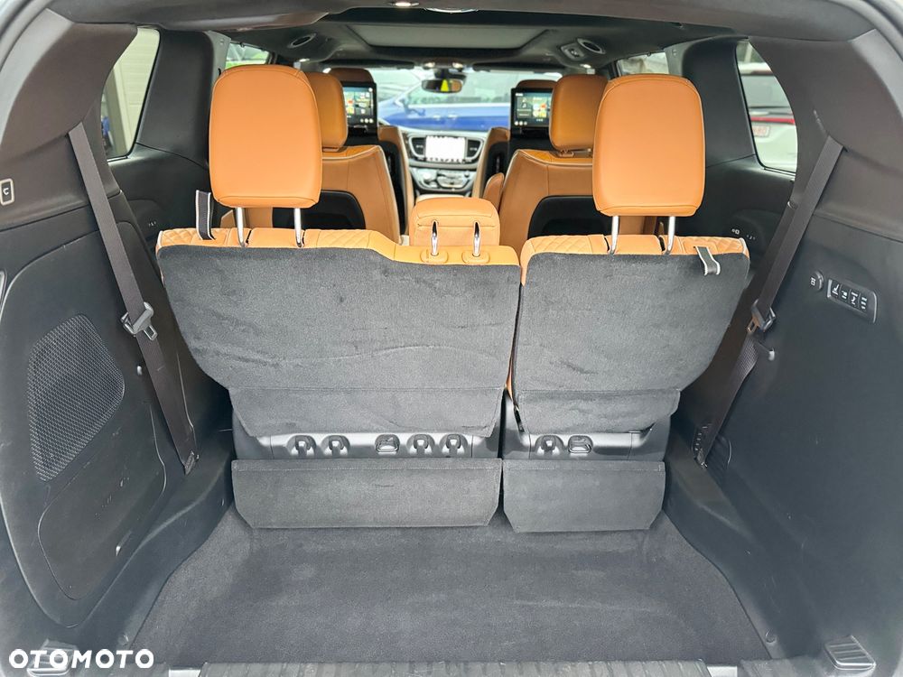 Chrysler Pacifica - 32