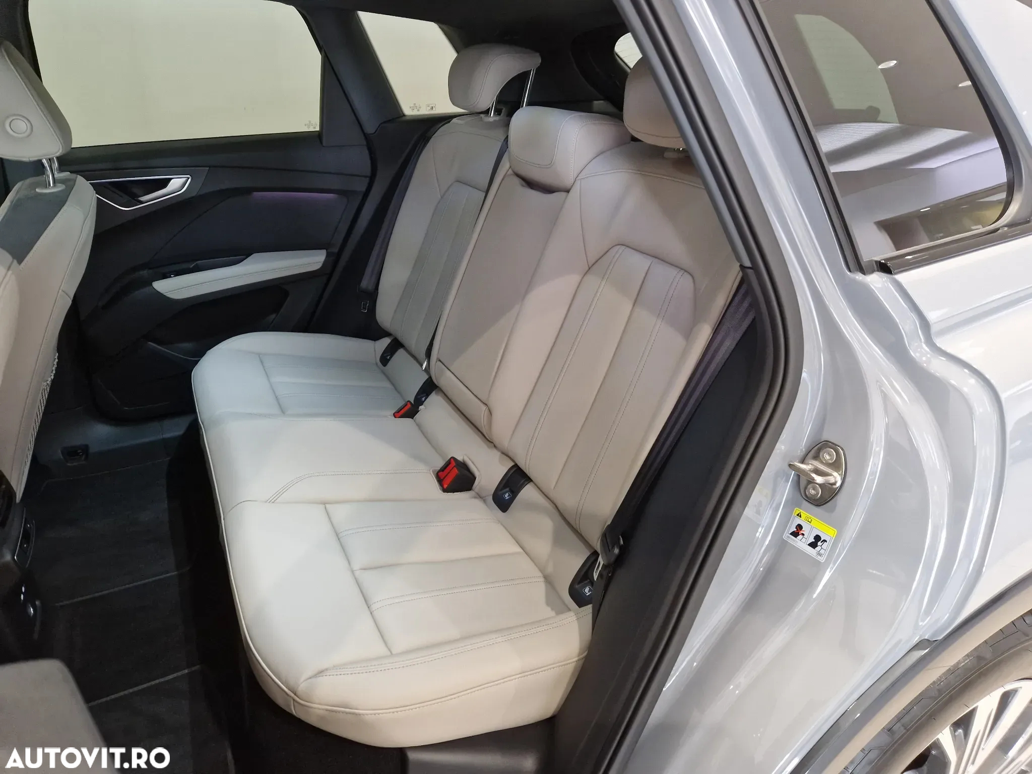 Audi Q4 e-tron 45 quattro - 12