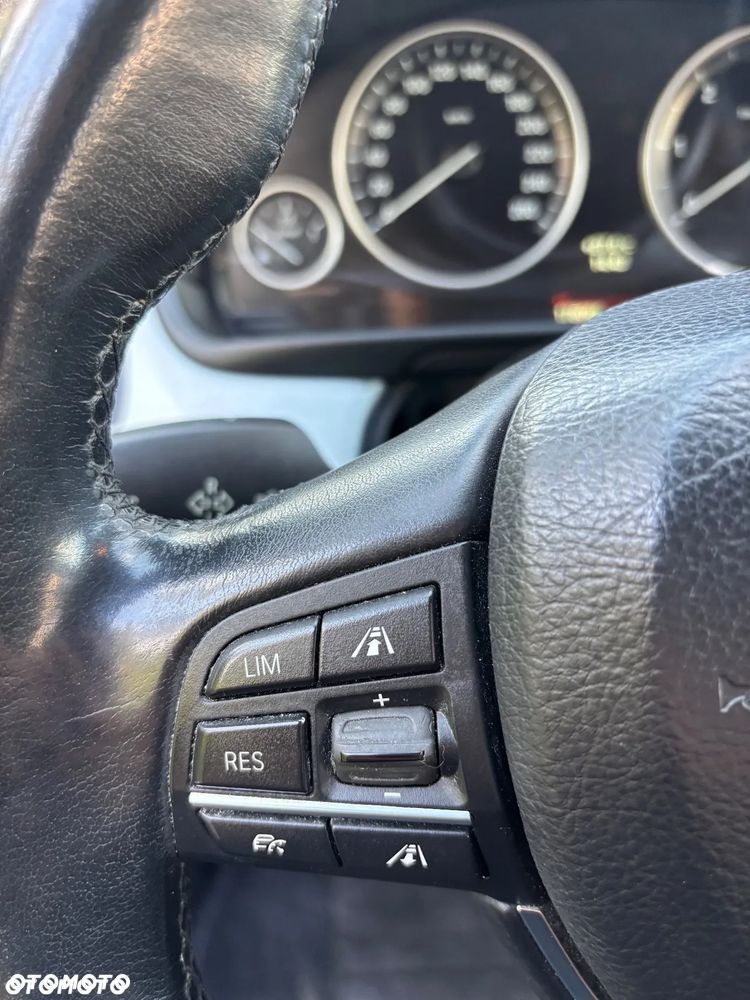 BMW Seria 5 525d xDrive - 16