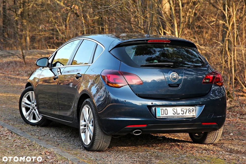 Opel Astra 1.6 Turbo - 11